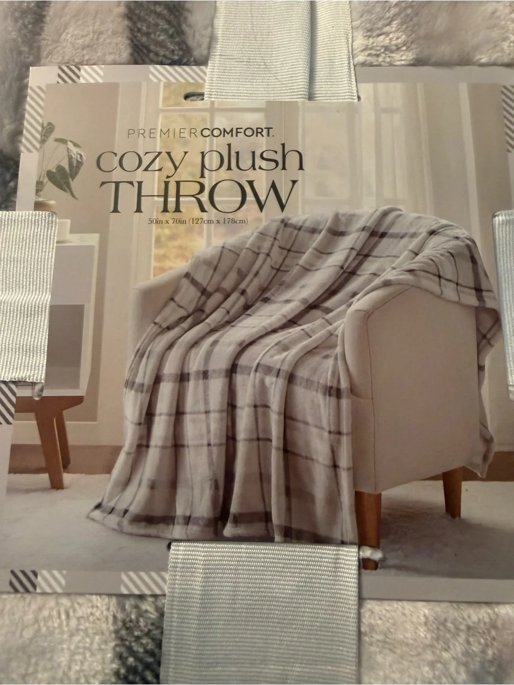 Cozy Plush Throw — Gray Plaid